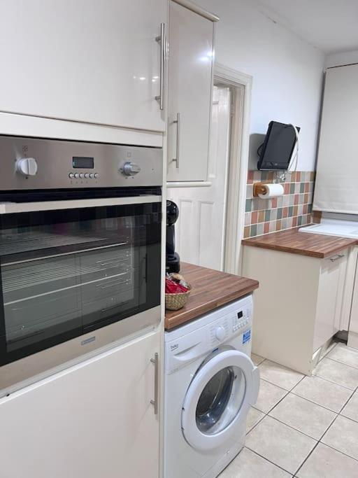 Spacious 3 Bed Flat - Beach Nearby - No Pets Саутенд-он-Сі Екстер'єр фото
