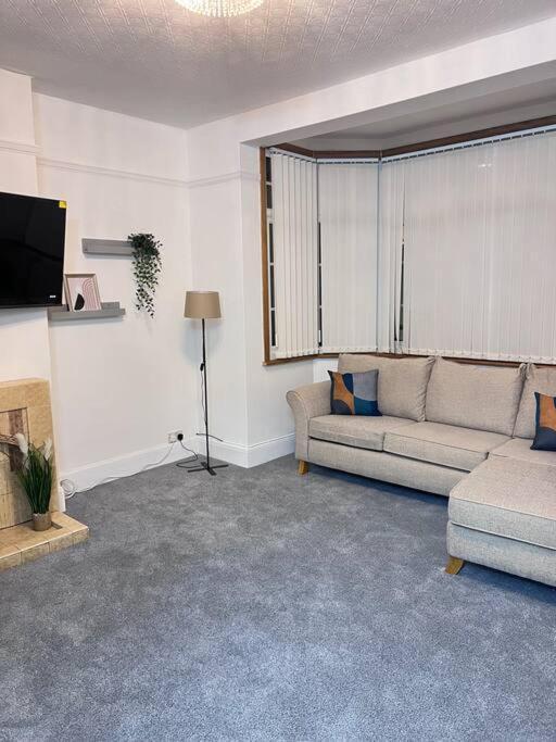 Spacious 3 Bed Flat - Beach Nearby - No Pets Саутенд-он-Сі Екстер'єр фото