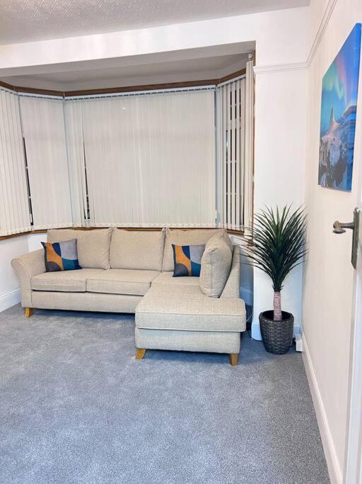 Spacious 3 Bed Flat - Beach Nearby - No Pets Саутенд-он-Сі Екстер'єр фото