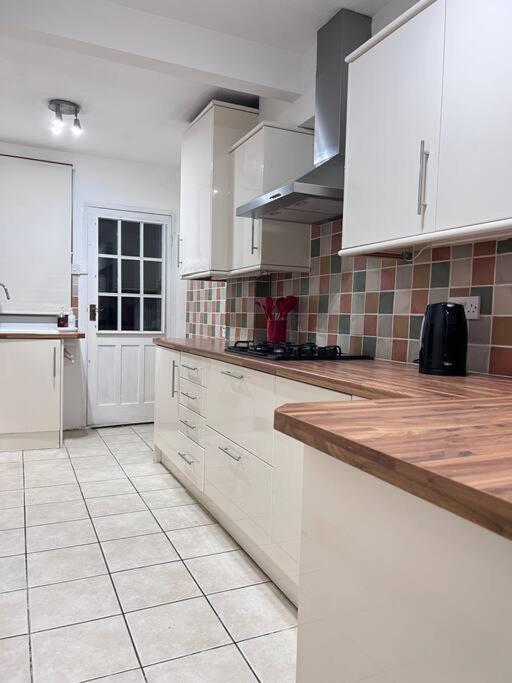 Spacious 3 Bed Flat - Beach Nearby - No Pets Саутенд-он-Сі Екстер'єр фото