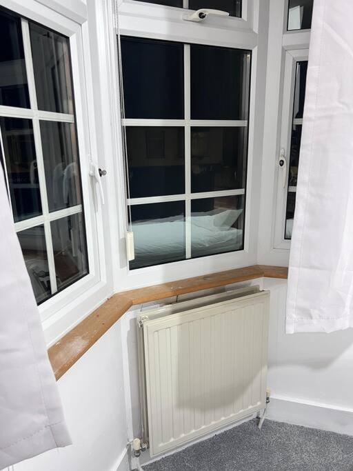 Spacious 3 Bed Flat - Beach Nearby - No Pets Саутенд-он-Сі Екстер'єр фото